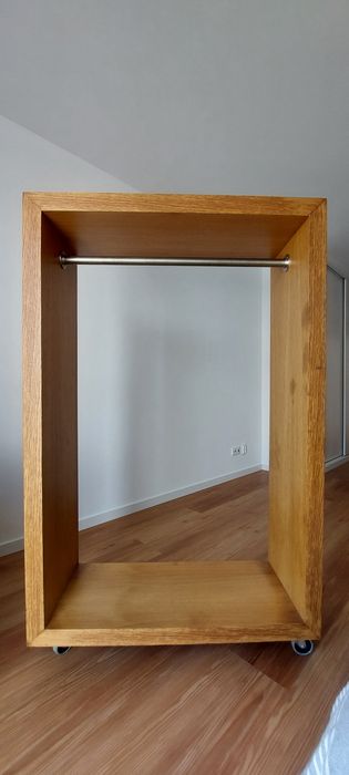 Cabide/Charriot em madeira