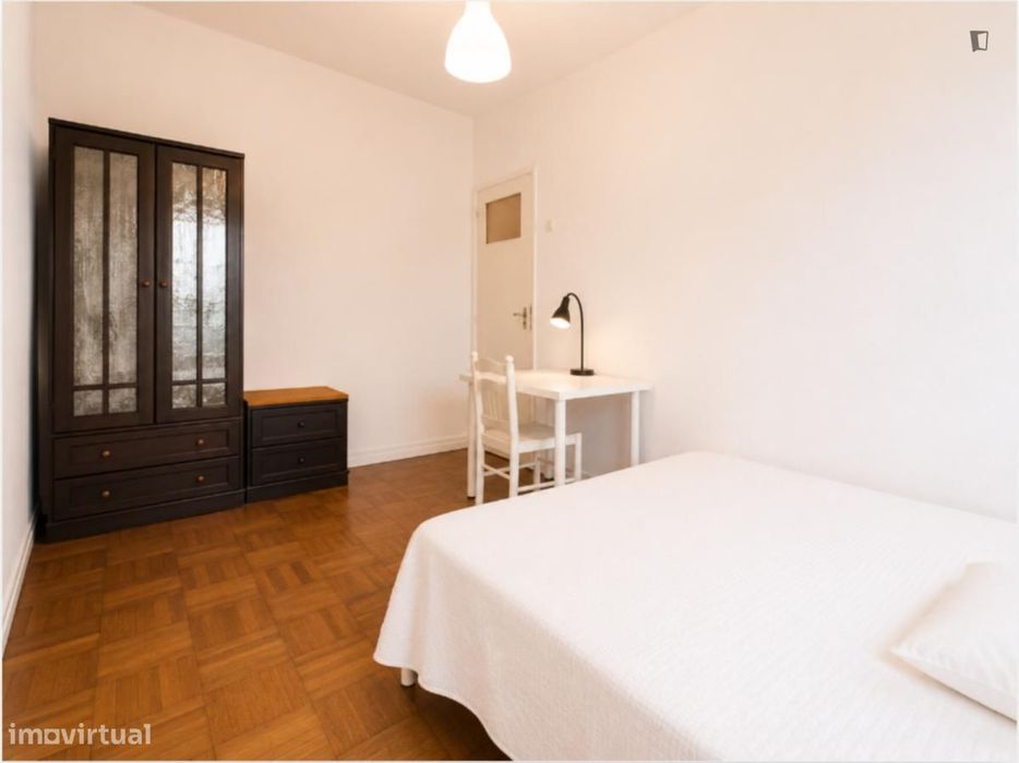 Quarto - localizado em Estrela Lisbon