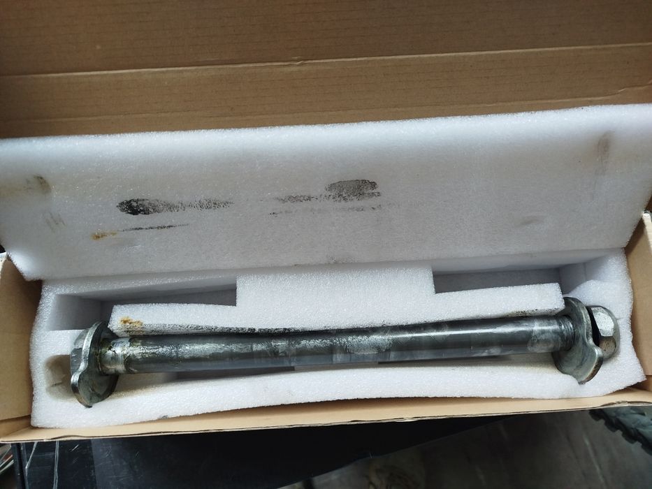 Oś tylnego koła Harley Davidson Street Glide