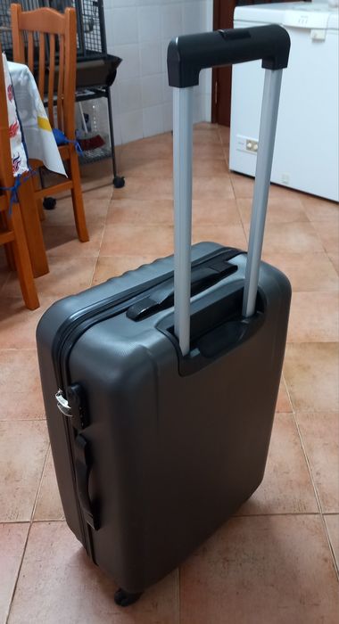 MALA RÍGIDA DE VIAGEM DE PORÃO e 4 RODAS . Casa,Mudanças, Quarto, Passeio, Sala.