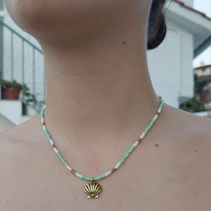 Colar de missangas verde & branco