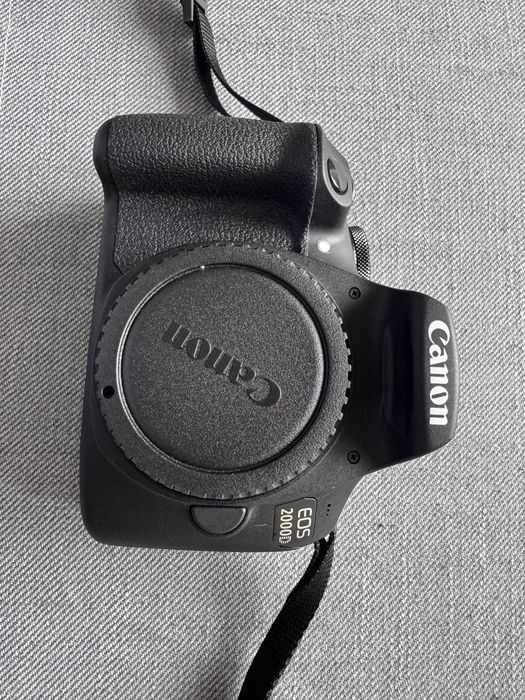 Câmera Semiprofissional CANON EOS 2000D