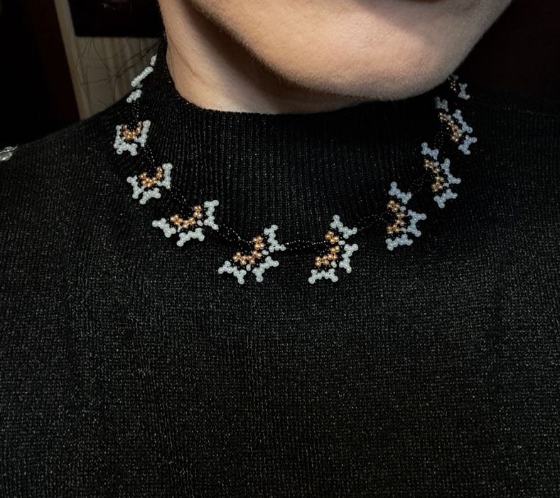 Кольє з бісеру ручної роботи