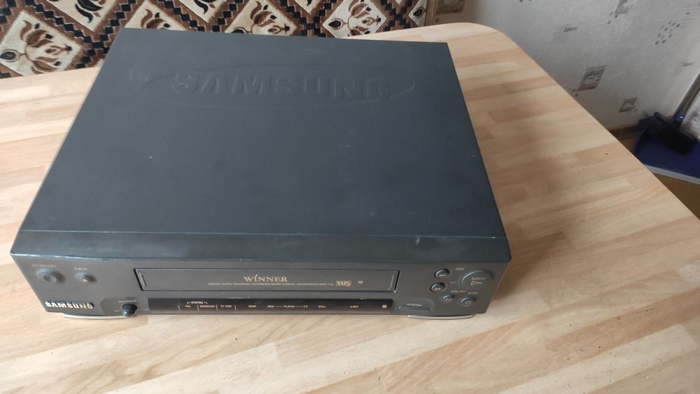 Продам видиеомагнитофон Samsung, Philips