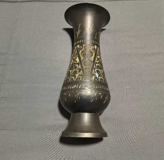 Jarra pequena vintage em latão.