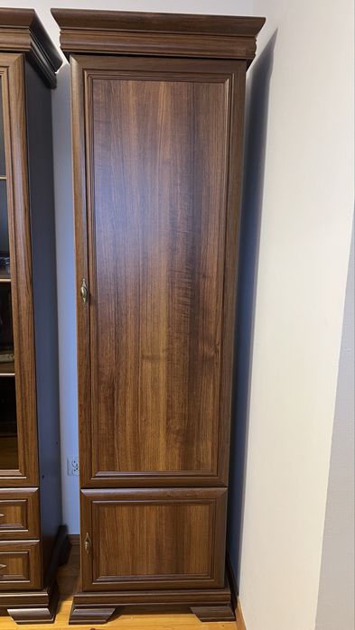 Stylowy komplet mebli drewnianych – stan idealny