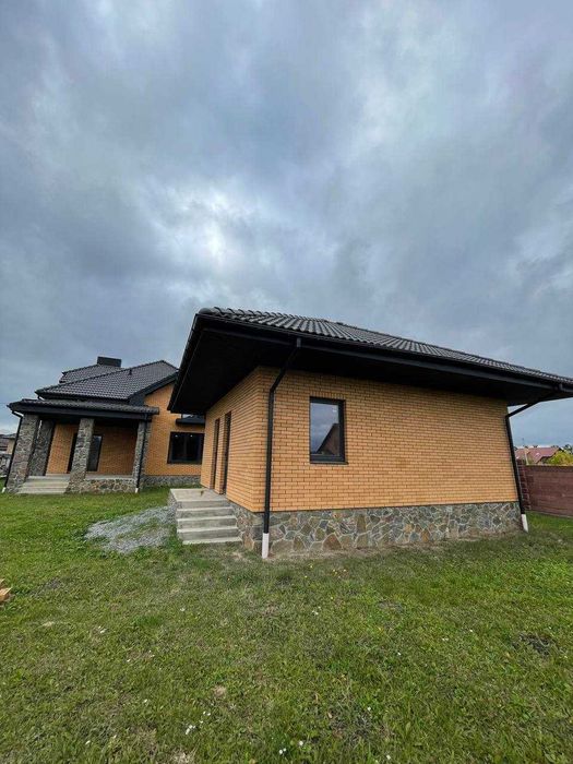 Продаж готового будинку з ділянкою та гаражем !