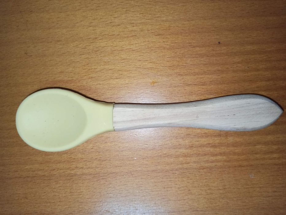 Conjunto de refeição: prato e talheres em madeira e silicone