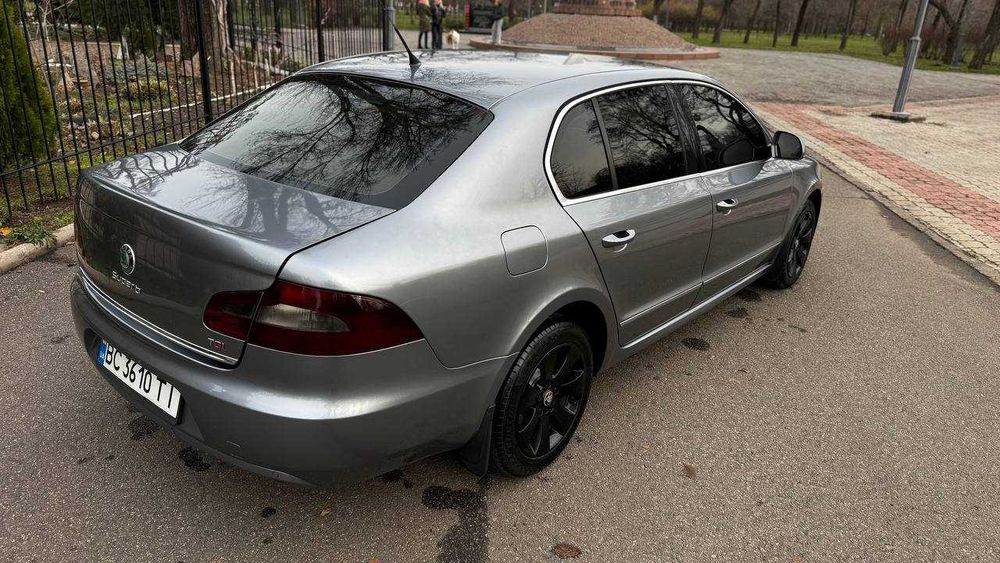 Skoda SuperB 2009 2.0 TDI AT Elegance