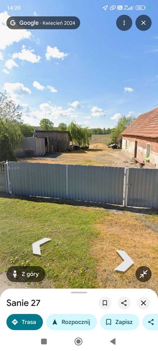 Dom z podwórkiem i budynkami gospodarczymi