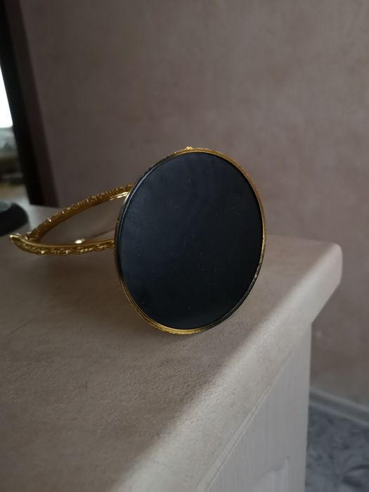 Lusterko w kolorze złotym