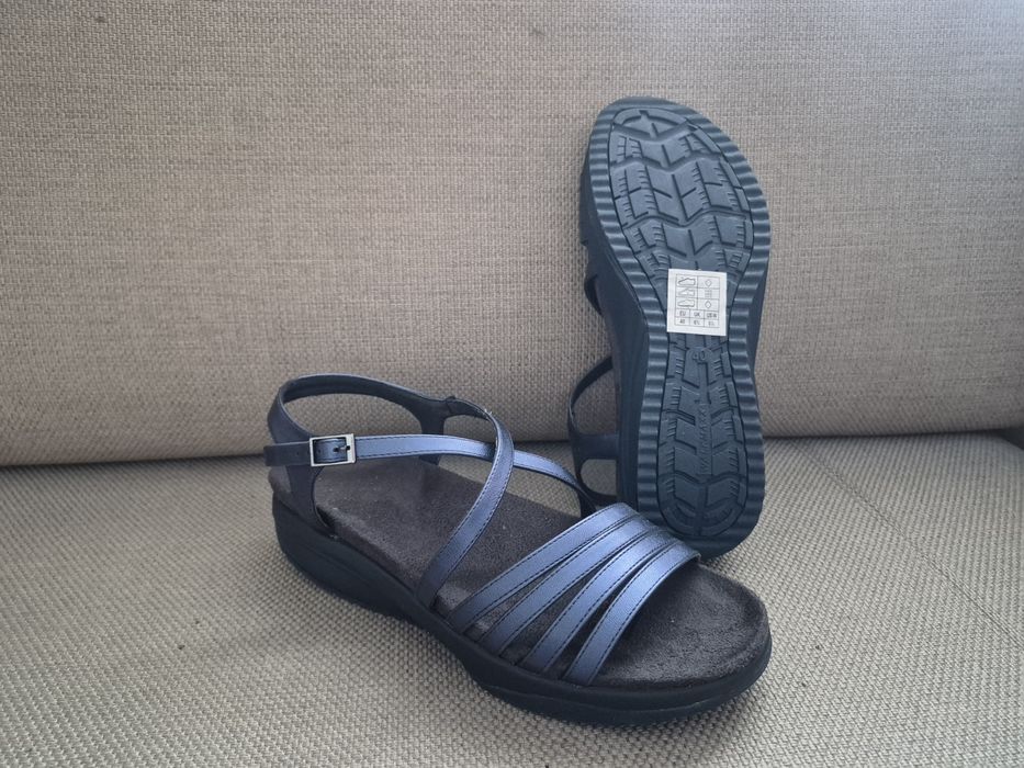 Продам босоніжки