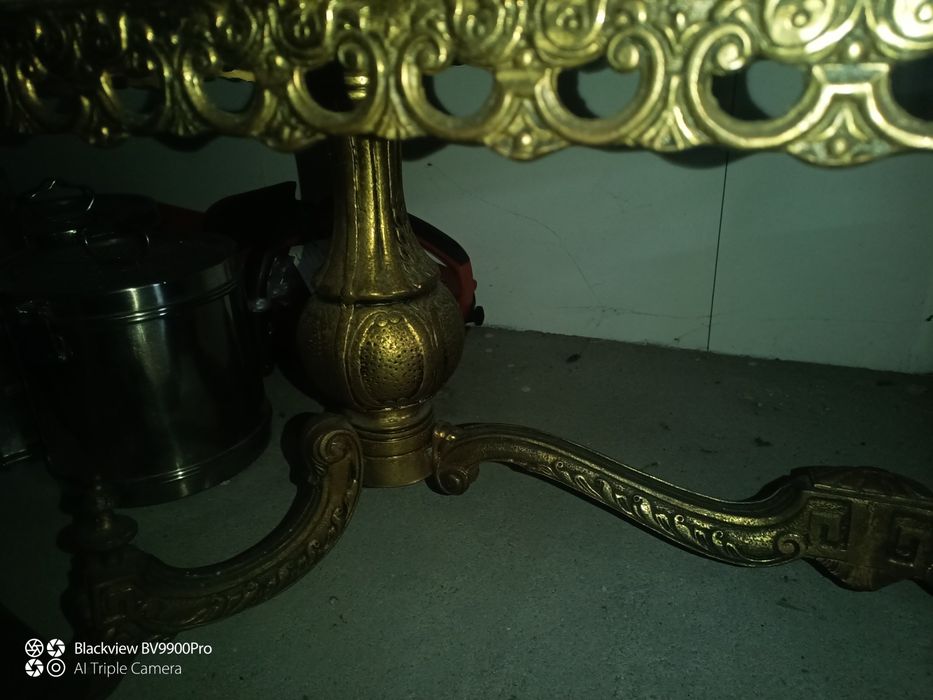Mais uma excelente mesa de sala de estar