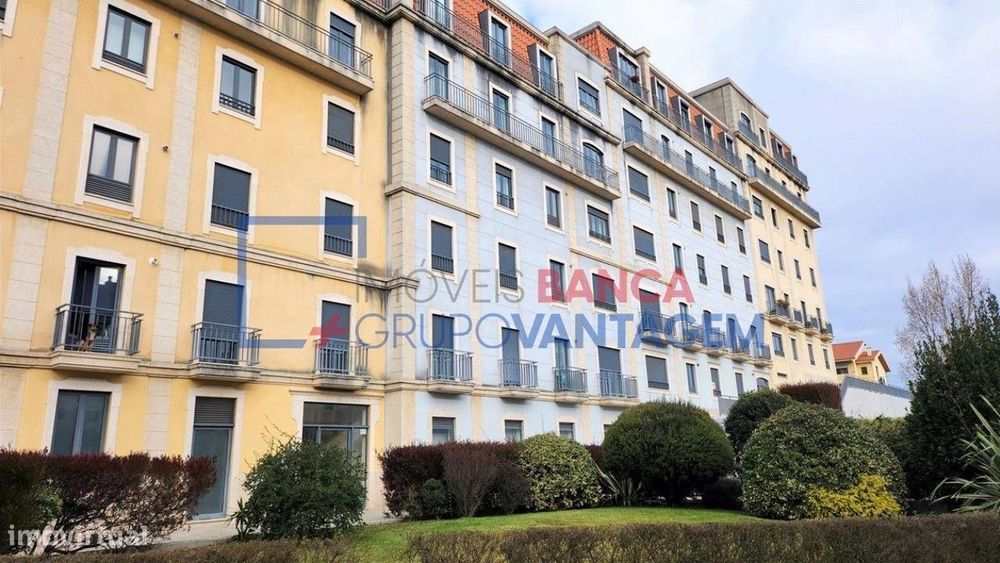 Apartamento T2+1 com 2 arrumos em Oliveira do Douro