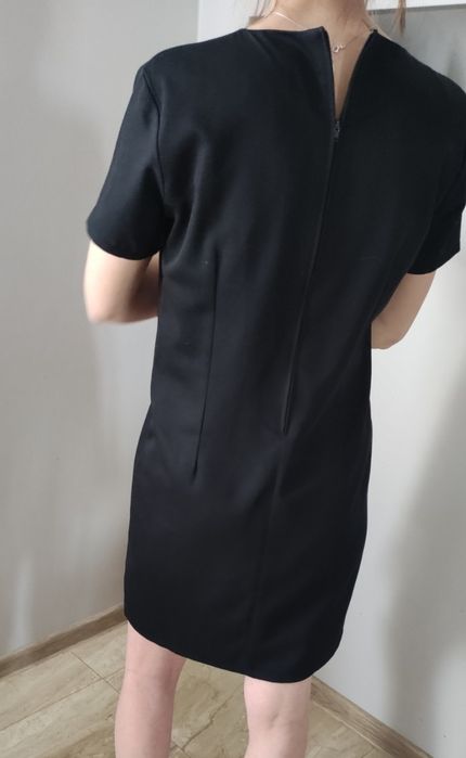 Elegancka sukienka mała czarna m