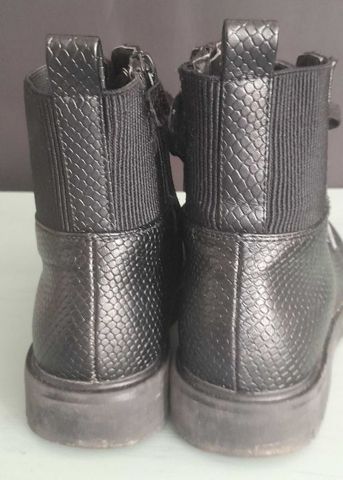 Bota preta tam 34