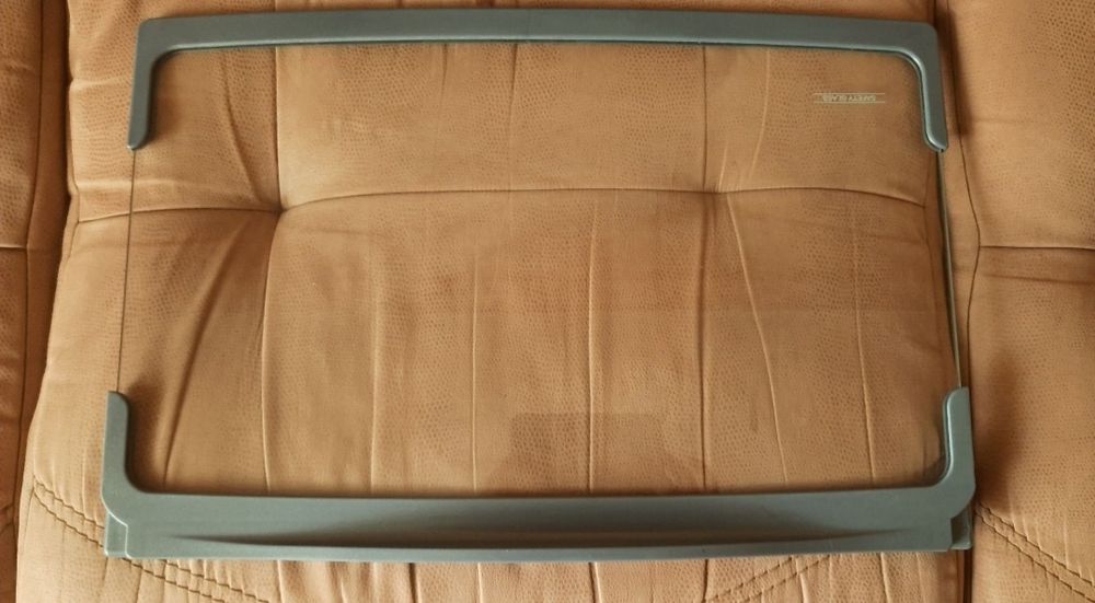 Полки для холодильника. Стекла каленные 1.83×32×6см  Уплотнитнитель