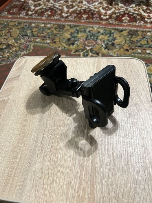Тримач для телефону в автомобіль