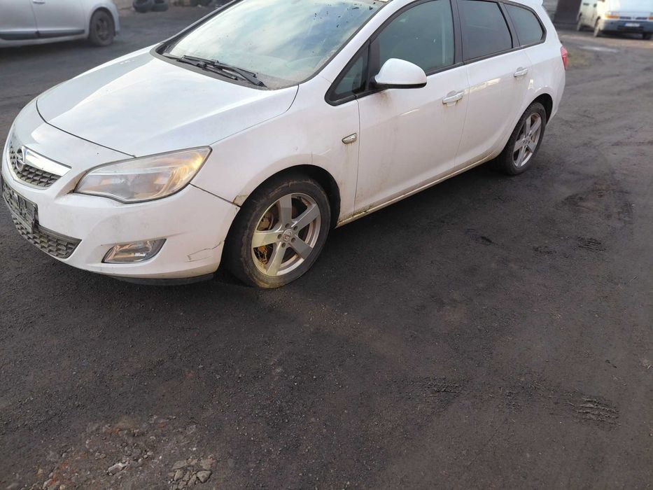 Opel Astra J 1.7 cdti 125km na części.