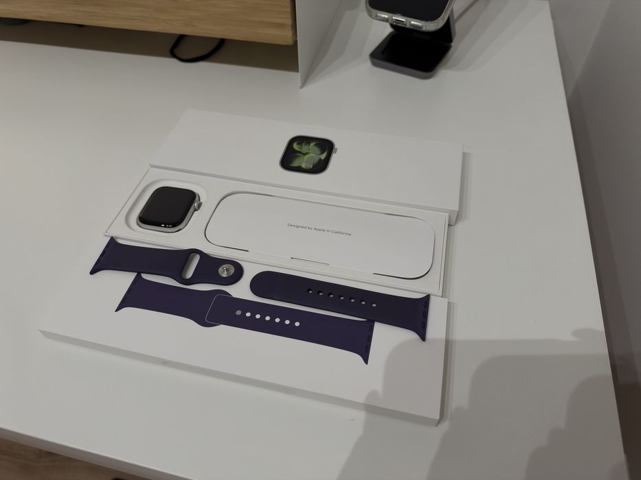 Apple Watch Series 11 42mm GPS Srebrny – Pudełko