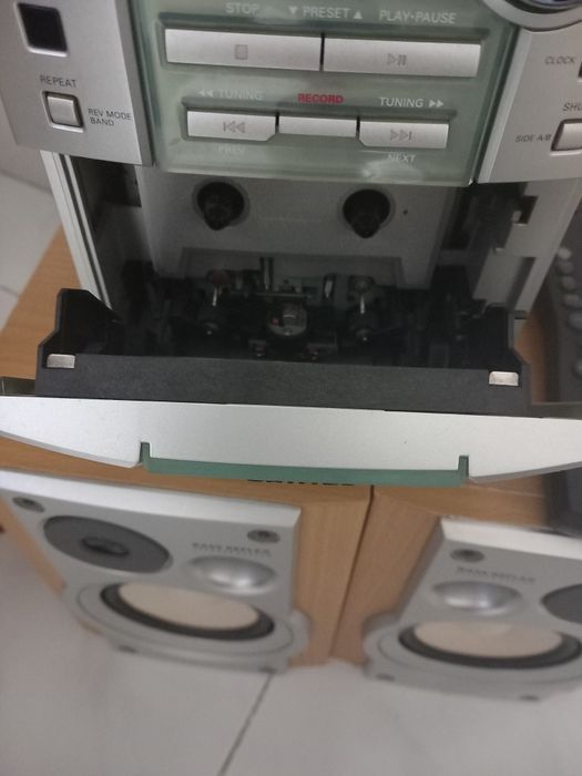 Aparelho de música Philips (Avariado) + 2 Colunas