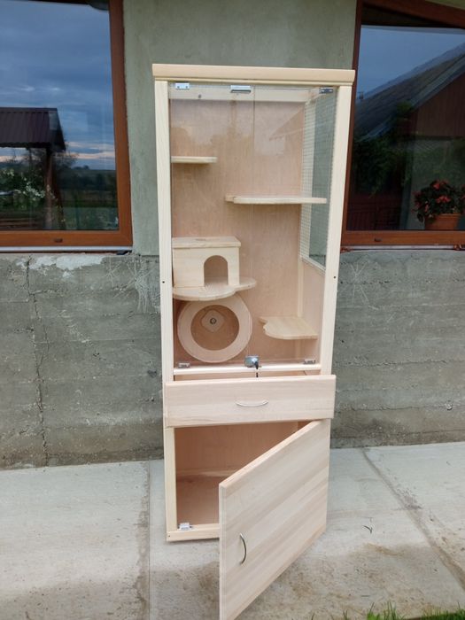 Клітка вітрина для шиншил, бегу, гризунів, є різні варіанти.