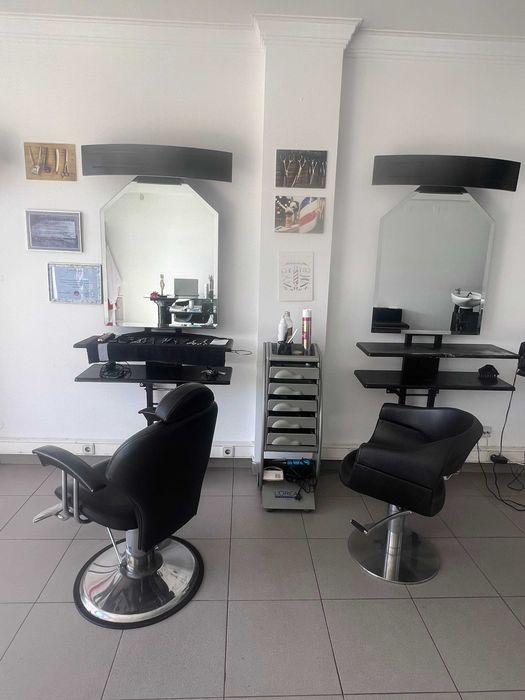 Arrend-se Loja com 65 metros com alvará para Cabeleireiro ,Barbearia,  Estéticas,   perto faculdade , escolas, serviços publicos,no centro de Leiria