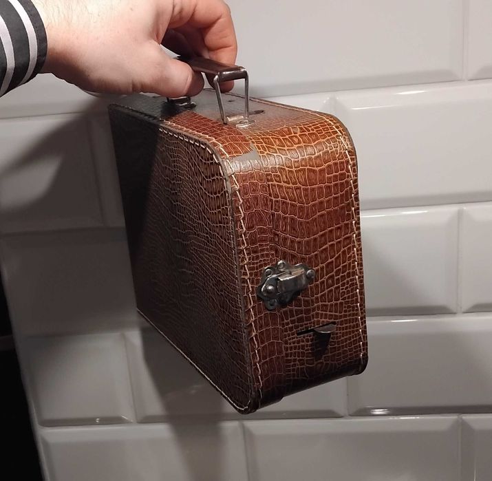 Przedwojenny miniaturowy gramofon + 8 płyt i etui z 40 igłami Polyphon