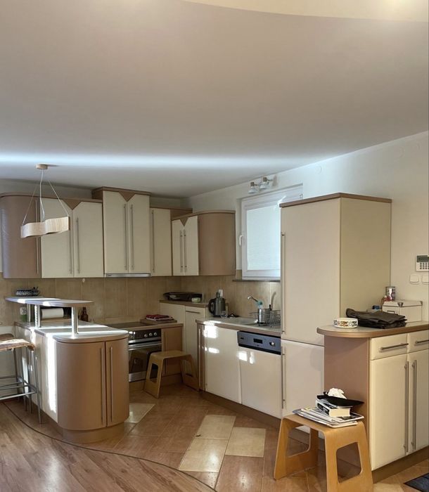 Meble kuchenne z wyspą + okap + zlew