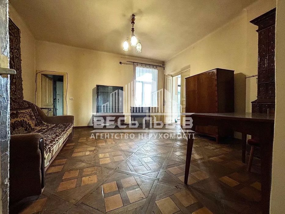 Продаж автентичної квартири з неймовірним видом в центрі