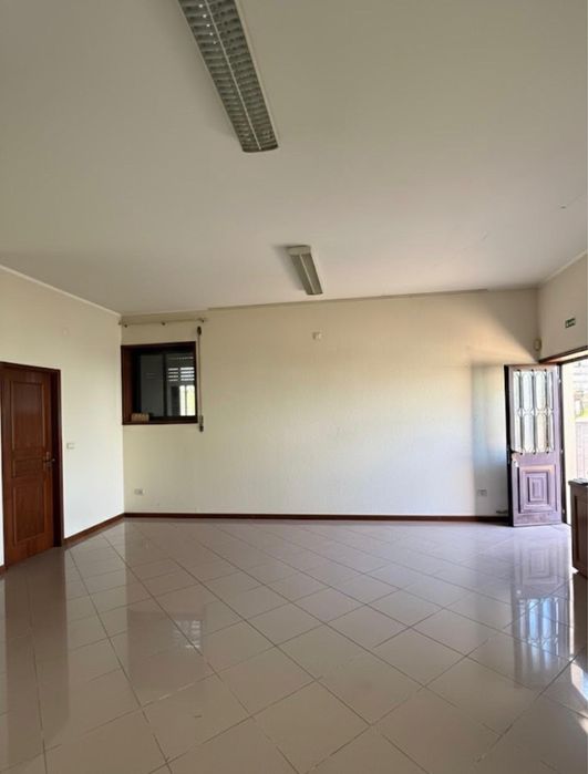 Alugo Estabelecimento Comercial / Armazém