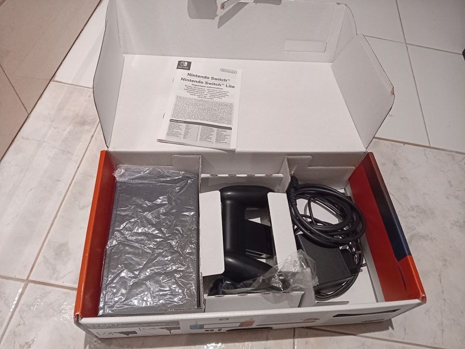 Nintendo Switch  Azul/Vermelha