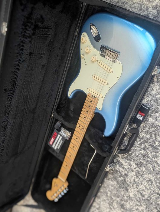 Электрогитара American Elite Stratocaster - Sky Burst Metallic (Made in USA).