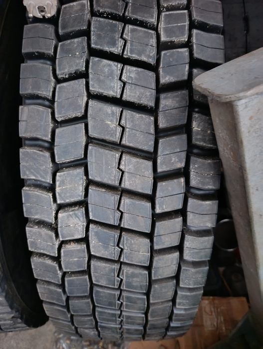 Vendo 2 Pneus novos 245/70.19.5