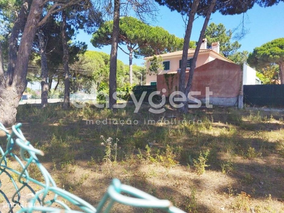Terreno urbano situado na Lagoa de Albufeira para construção