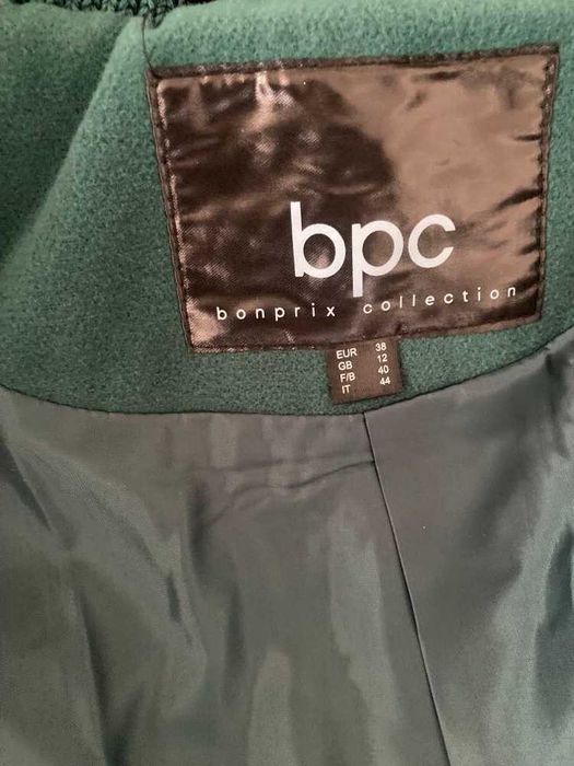 Płaszcz rozkloszowany zielony 38 nowy