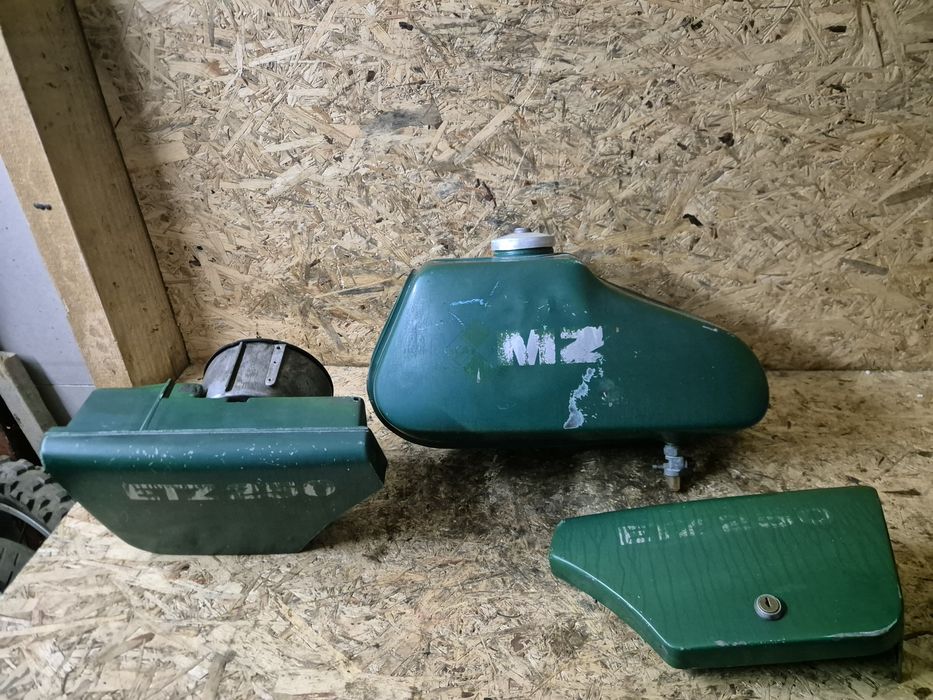 Bak zbiornik  boczek osłona akumulatora filtr powietrza mz etz 250