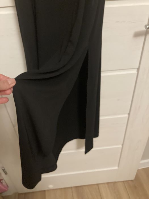 Długa czarna wieczorowa sukienka z bolerkiem