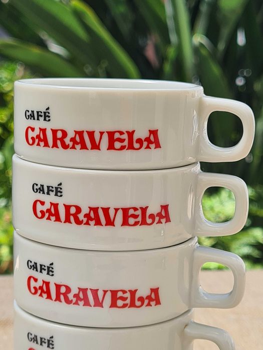 Conjunto de 5 chávenas e pires de café - Caravela