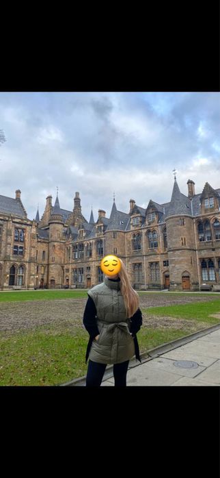 Жилетка кольору хакі 42 розмір