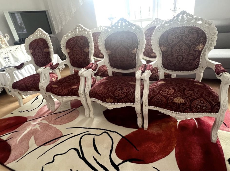 Zestaw mebli drewnianych