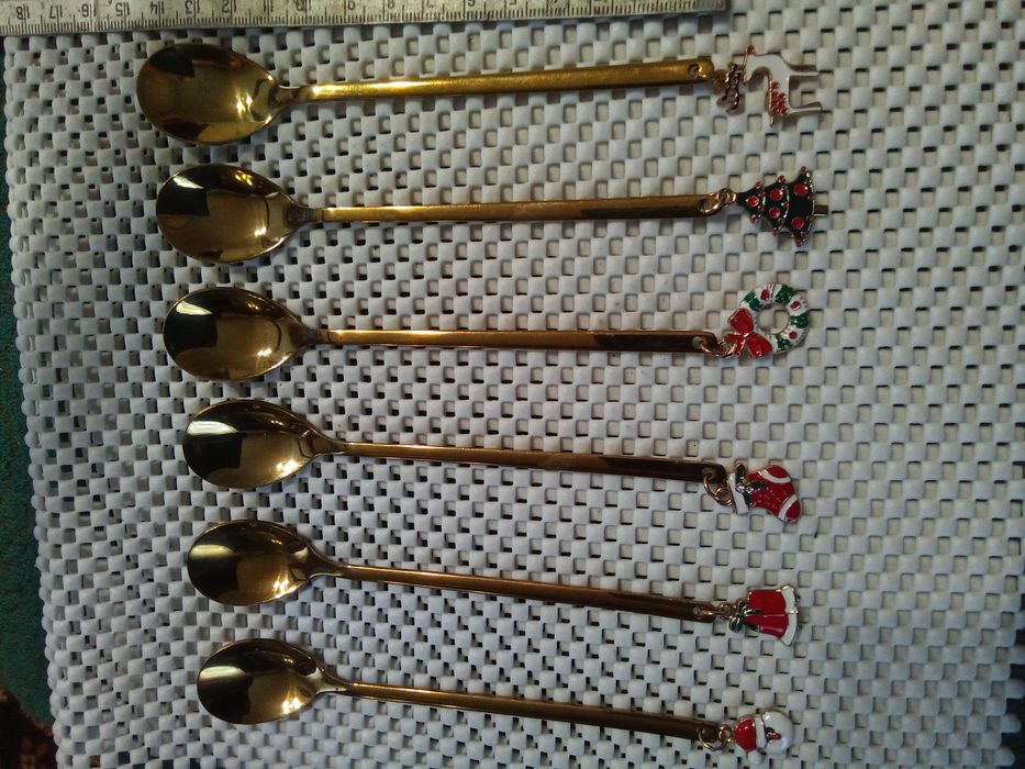 Чайні ложки металеві.