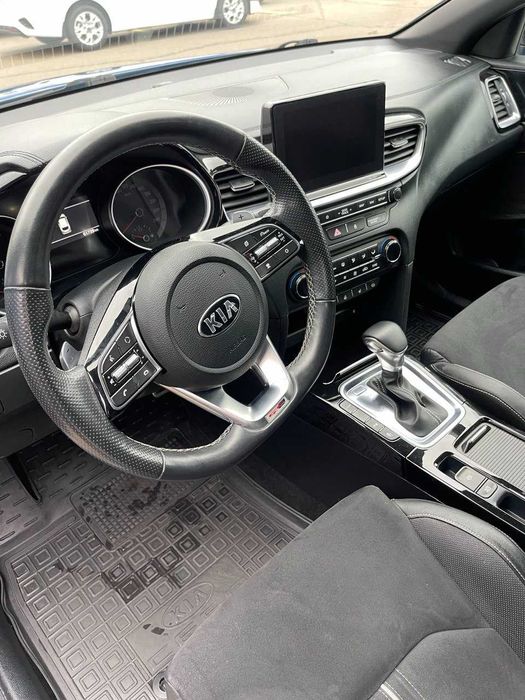 Kia ProCeed офіційне авто.