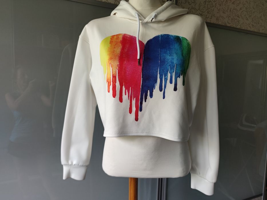Bluza  z tęczowym sercem M