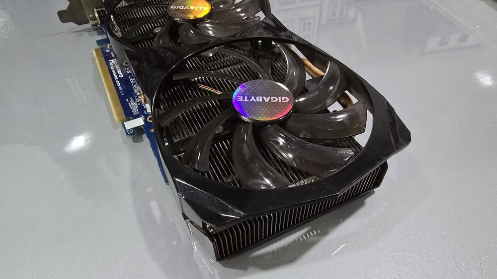 Placa de vídeo gigabyte gv- n6600c-2gd