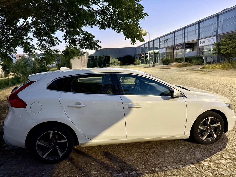 Volvo v40 r design 2.0