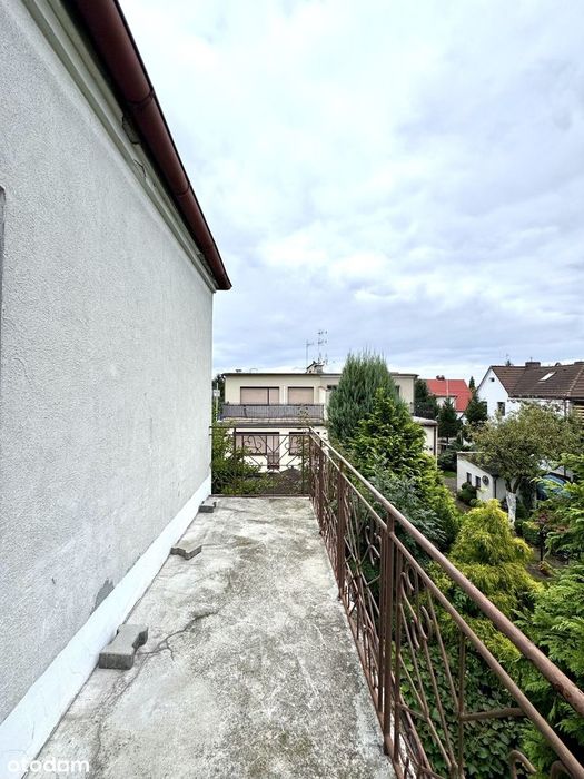 Dom wraz z wydzielonym przyziemiem