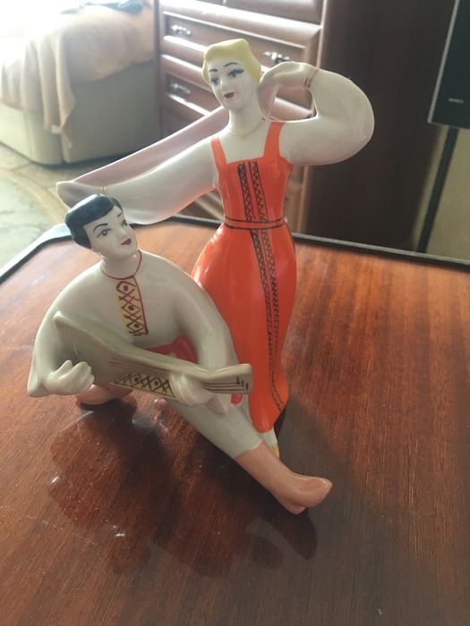 Фарфоровая статуэтка Танцующая пара