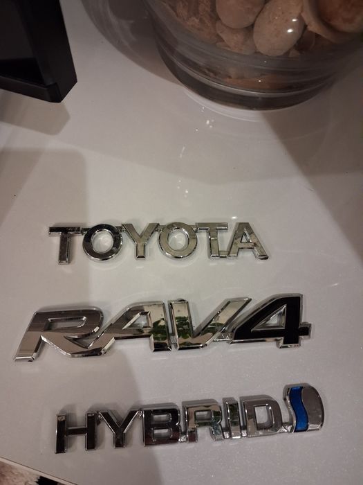 Наклейки на кузов RAV4