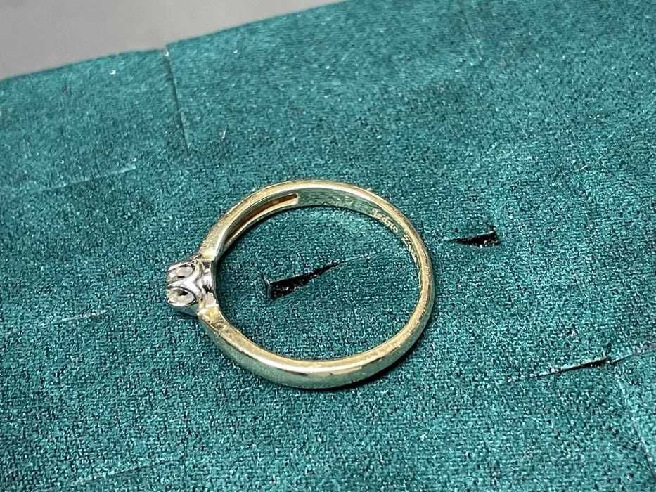 Złoty pierścionek zaręczynowy z diamentem YES 14kt 2,11g 0,06ct r.11